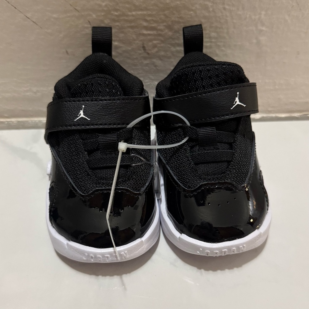 Baby Jordan Sneakers Max Aura 6 PS Basketball Shoes Size 2 NWOT